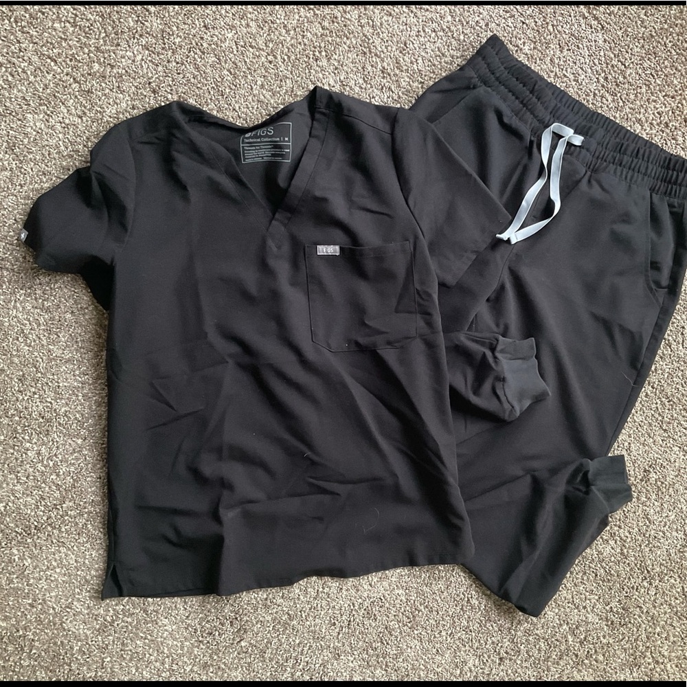 Jogger style figs scrubs, only worn once